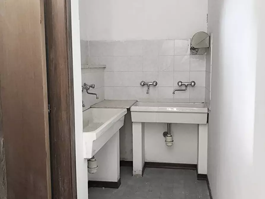 Immagine 4 di Magazzino in vendita  in Via E. Mattei a Monsampolo Del Tronto