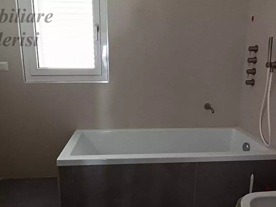 Immagine 25 di Attico in vendita  in Via Del Correggio a San Benedetto Del Tronto