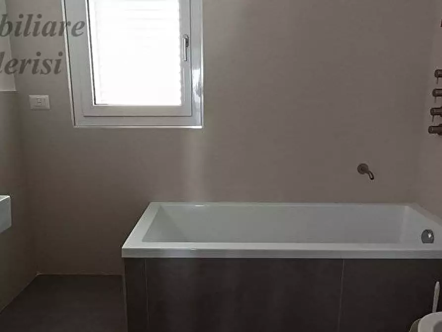 Immagine 26 di Attico in vendita  in Via Del Correggio a San Benedetto Del Tronto