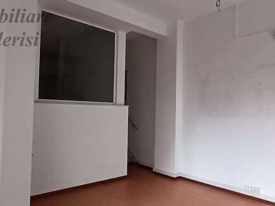 Immagine 3 di Locale commerciale in vendita  in Via Campania a San Benedetto Del Tronto