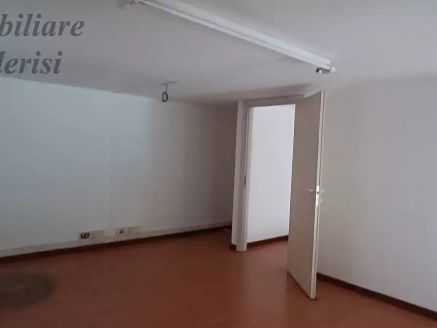 Immagine 6 di Locale commerciale in vendita  in Via Campania a San Benedetto Del Tronto