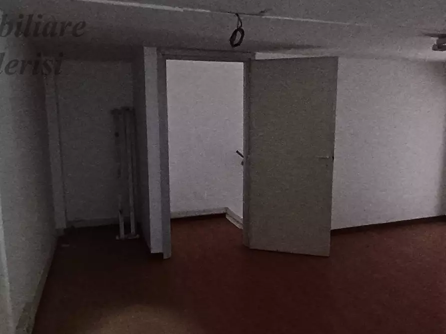 Immagine 10 di Locale commerciale in vendita  in Via Campania a San Benedetto Del Tronto