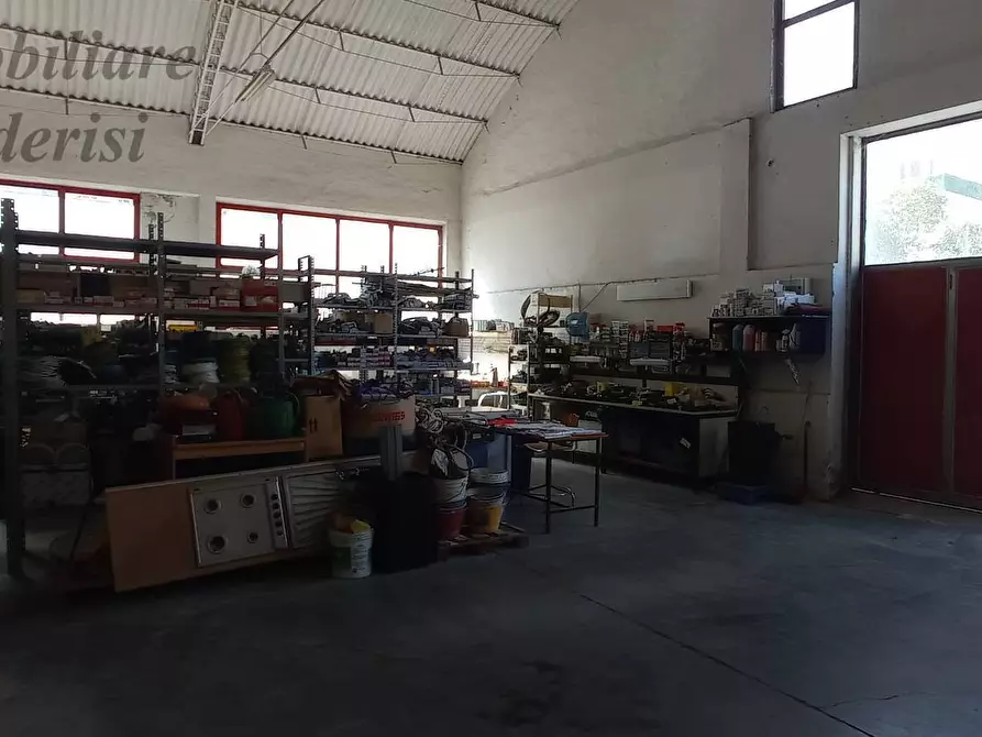Immagine 6 di Magazzino in vendita  in Via Sicilia a San Benedetto Del Tronto