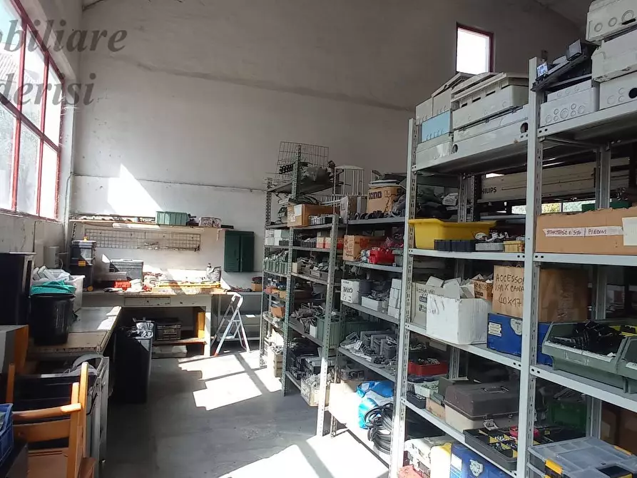 Immagine 8 di Magazzino in vendita  in Via Sicilia a San Benedetto Del Tronto
