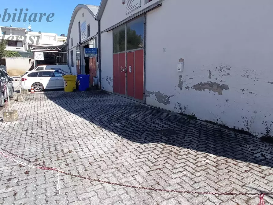 Immagine 10 di Magazzino in vendita  in Via Sicilia a San Benedetto Del Tronto