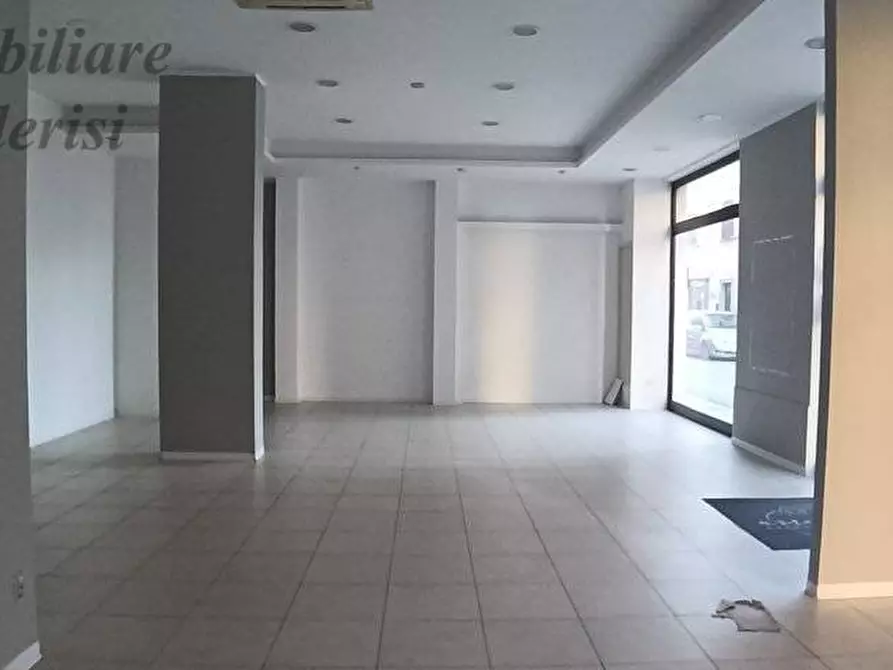 Immagine 4 di Locale commerciale in affitto  in Via San Martino a San Benedetto Del Tronto