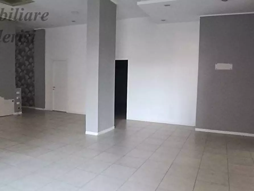 Immagine 6 di Locale commerciale in affitto  in Via San Martino a San Benedetto Del Tronto