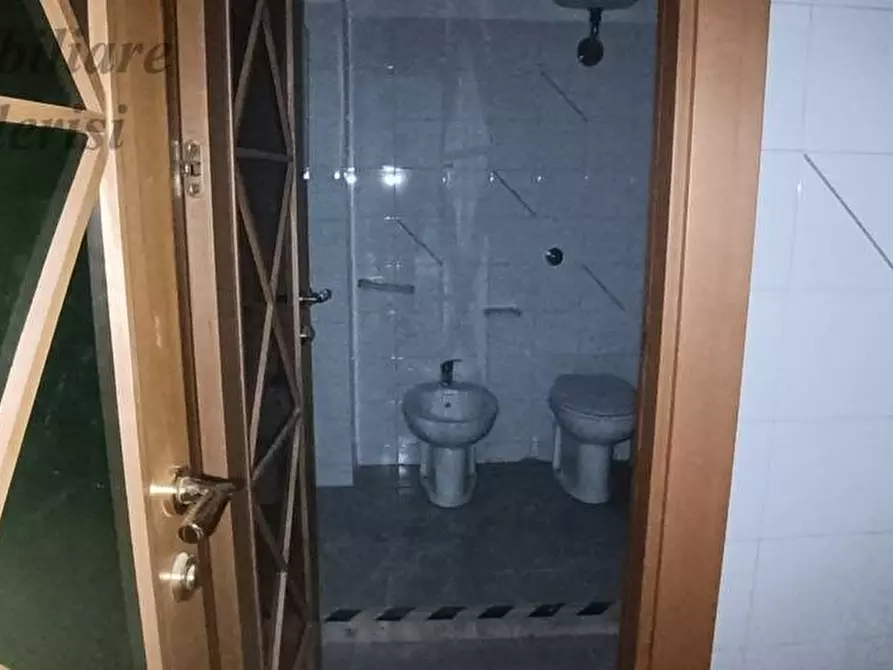 Immagine 24 di Ufficio in vendita  in Via Mario Curzi a San Benedetto Del Tronto