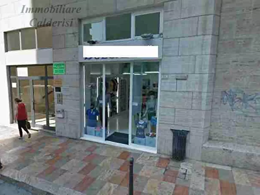 Immagine 1 di Locale commerciale in affitto  in Viale De Gasperi a San Benedetto Del Tronto