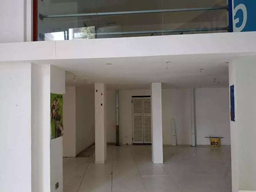 Immagine 2 di Locale commerciale in affitto  in Viale De Gasperi a San Benedetto Del Tronto