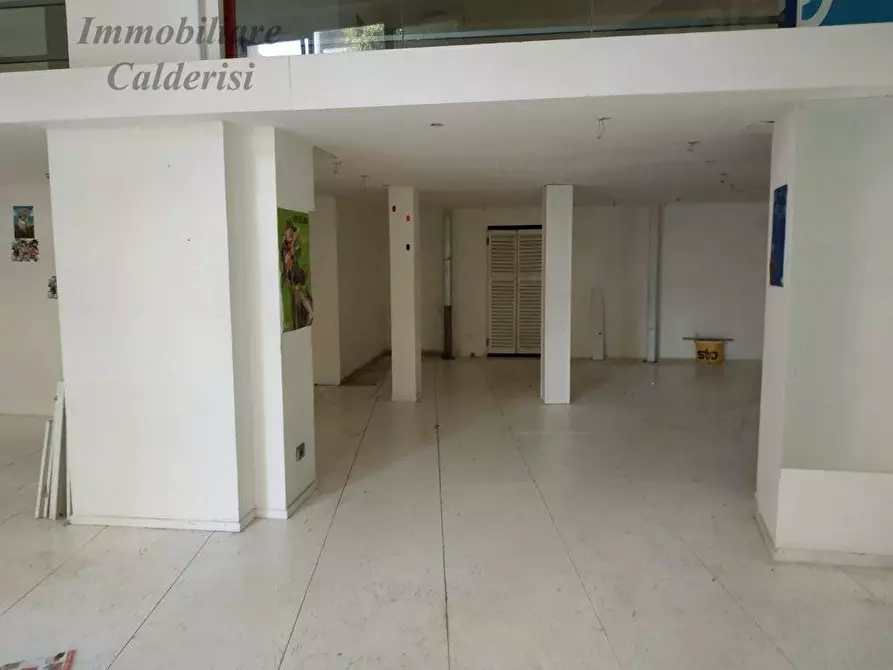 Immagine 15 di Locale commerciale in affitto  in Viale De Gasperi a San Benedetto Del Tronto