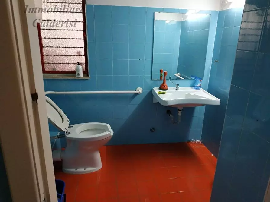 Immagine 18 di Locale commerciale in affitto  in Viale De Gasperi a San Benedetto Del Tronto