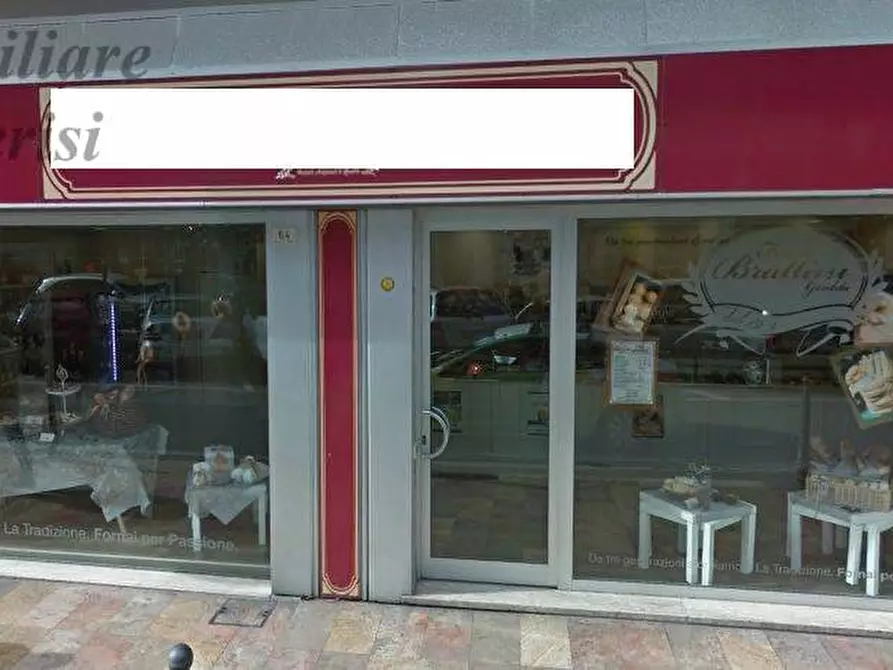 Immagine 1 di Locale commerciale in affitto  in Viale De Gasperi a San Benedetto Del Tronto