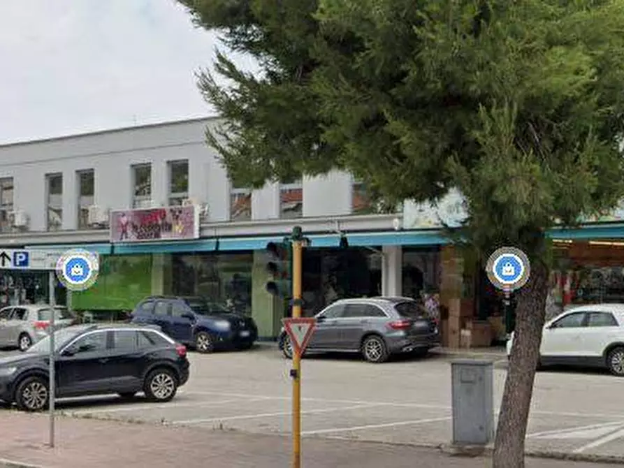 Immagine 1 di Locale commerciale in affitto  in Via Dante Alighieri 1 a Grottammare