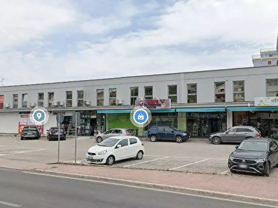 Immagine 2 di Locale commerciale in affitto  in Via Dante Alighieri 1 a Grottammare