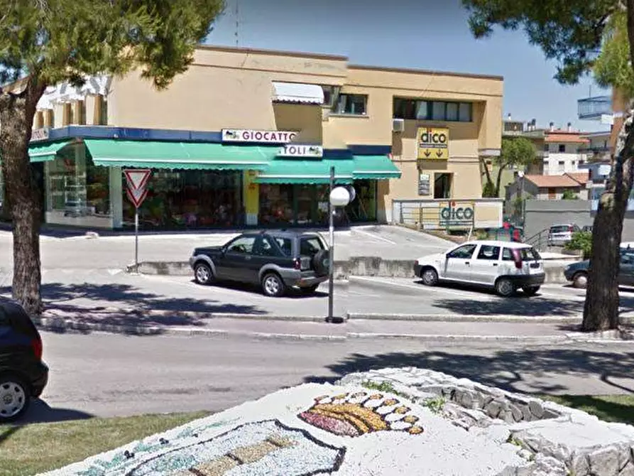 Immagine 4 di Locale commerciale in affitto  in Via Dante Alighieri 1 a Grottammare