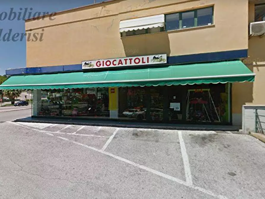 Immagine 5 di Locale commerciale in affitto  in Via Dante Alighieri 1 a Grottammare