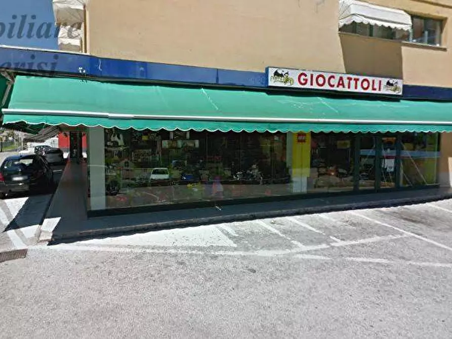 Immagine 6 di Locale commerciale in affitto  in Via Dante Alighieri 1 a Grottammare