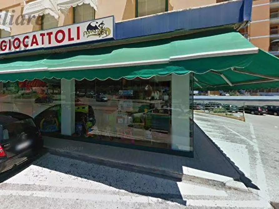 Immagine 7 di Locale commerciale in affitto  in Via Dante Alighieri 1 a Grottammare