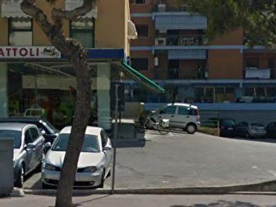 Immagine 8 di Locale commerciale in affitto  in Via Dante Alighieri 1 a Grottammare