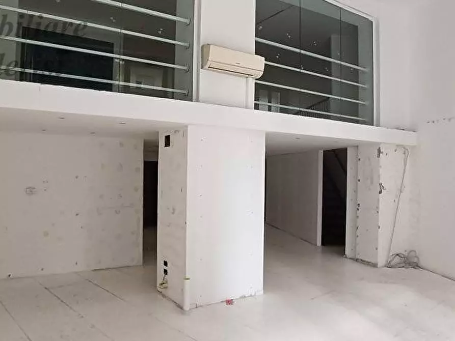 Immagine 23 di Locale commerciale in affitto  in Viale De Gasperi a San Benedetto Del Tronto