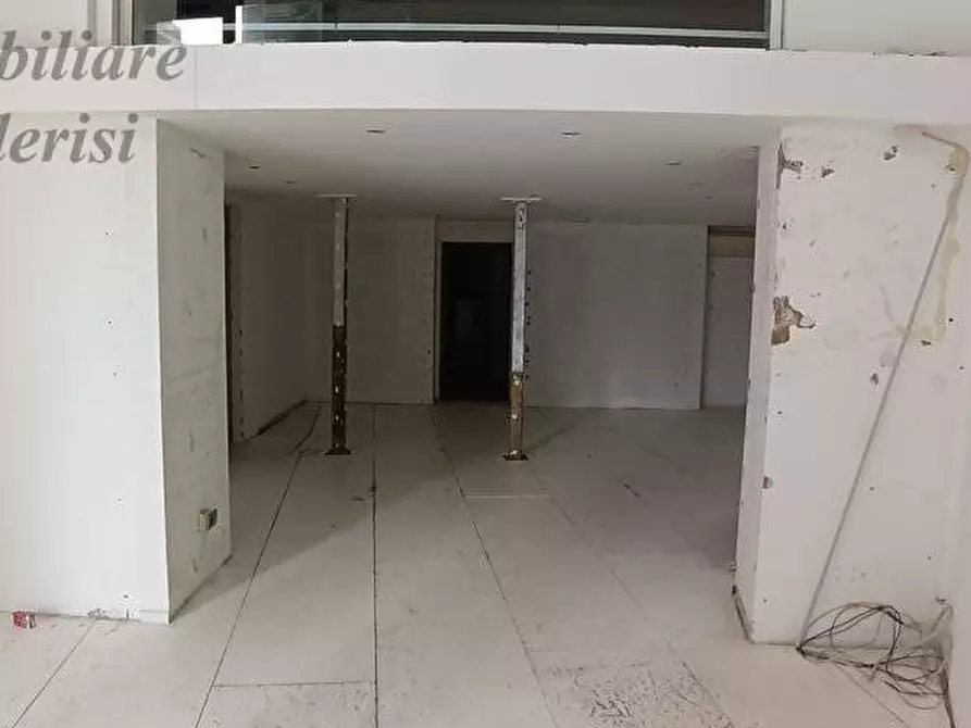 Immagine 26 di Locale commerciale in affitto  in Viale De Gasperi a San Benedetto Del Tronto