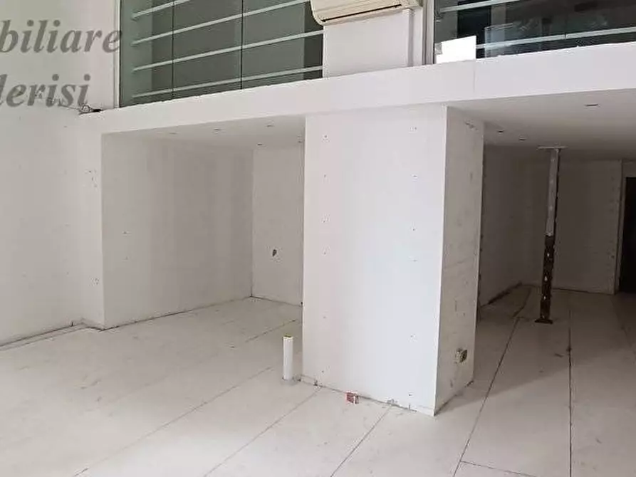 Immagine 28 di Locale commerciale in affitto  in Viale De Gasperi a San Benedetto Del Tronto