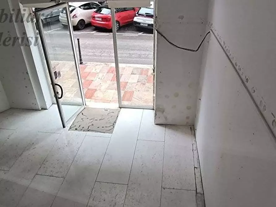 Immagine 49 di Locale commerciale in affitto  in Viale De Gasperi a San Benedetto Del Tronto