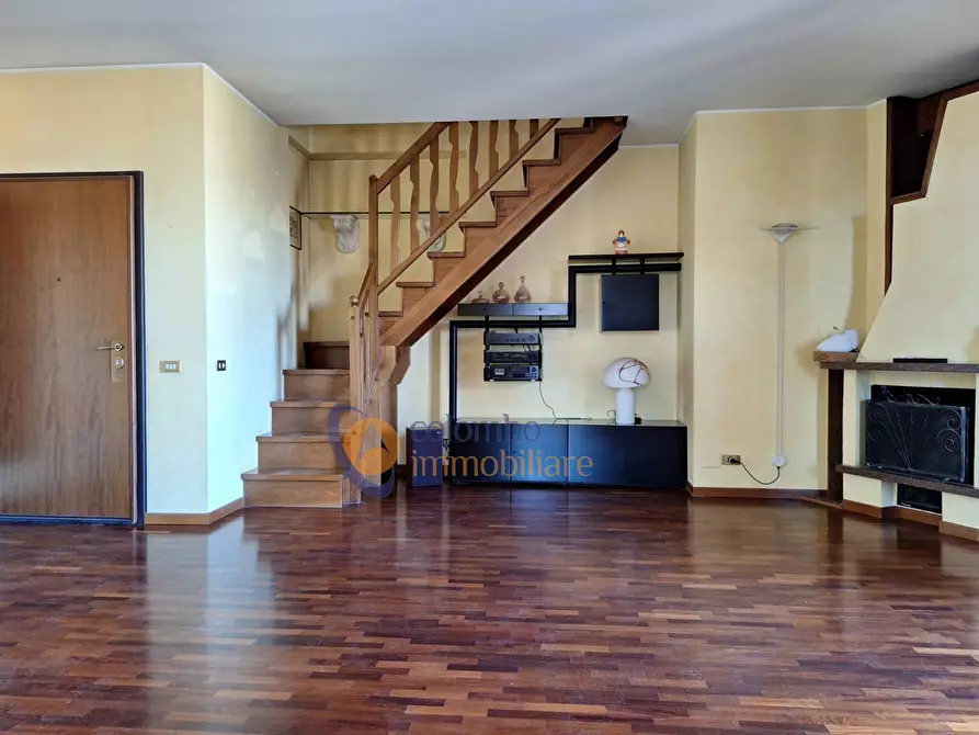 Immagine 2 di Appartamento in vendita  in via Enrico Dell'Acqua 18bis a Busto Arsizio