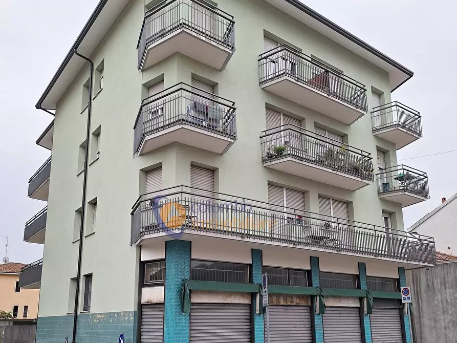 Immagine 1 di Negozio in affitto  in via Genova 18 a Busto Arsizio