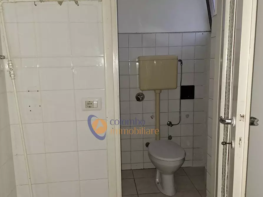 Immagine 9 di Negozio in affitto  in via Genova 18 a Busto Arsizio