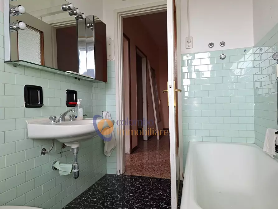 Immagine 27 di Appartamento in vendita  in via Osimo 11 a Busto Arsizio