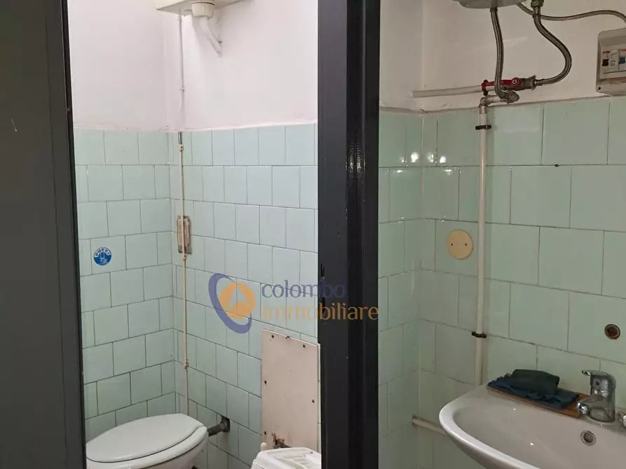 Immagine 9 di Negozio in vendita  in via Biagio Bellotti 7 a Busto Arsizio