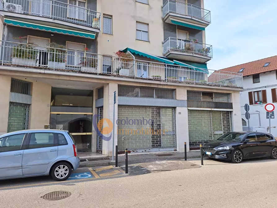Immagine 11 di Negozio in vendita  in via Biagio Bellotti 7 a Busto Arsizio
