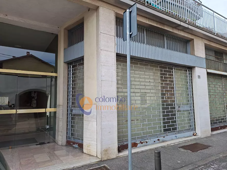 Immagine 12 di Negozio in vendita  in via Biagio Bellotti 7 a Busto Arsizio