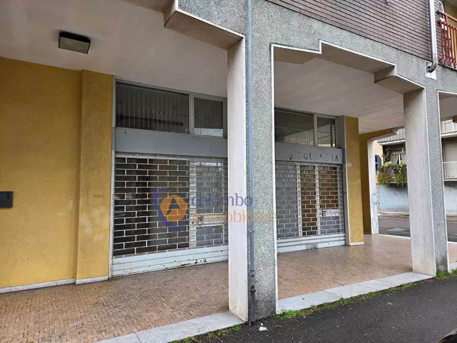 Immagine 3 di Negozio in vendita  in viale Giotto 11 a Busto Arsizio