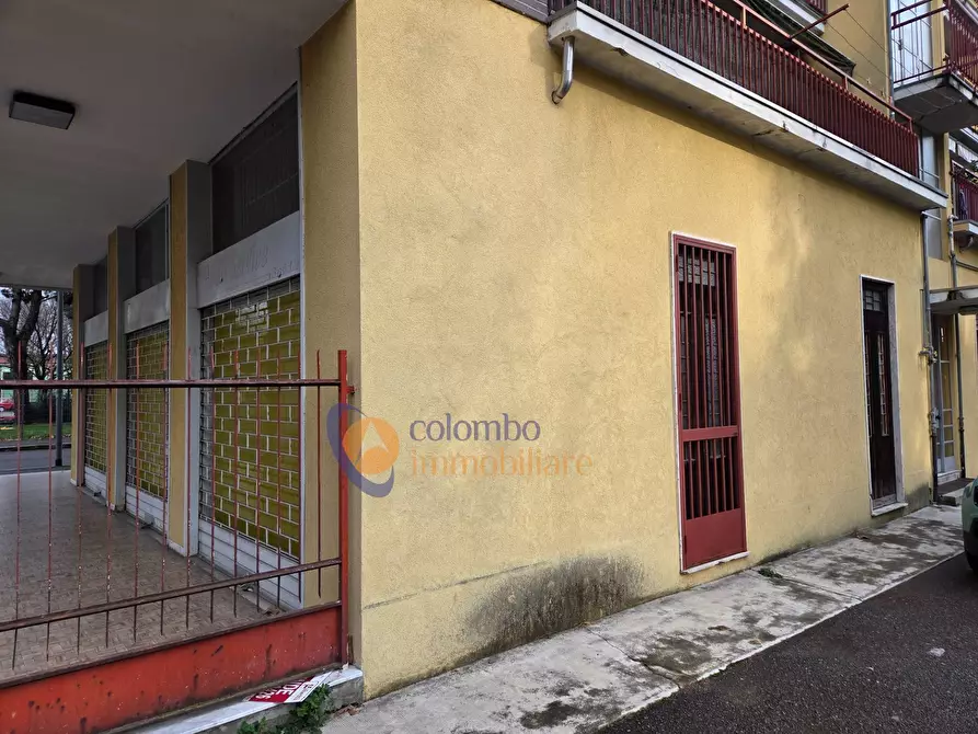 Immagine 4 di Negozio in vendita  in viale Giotto 11 a Busto Arsizio