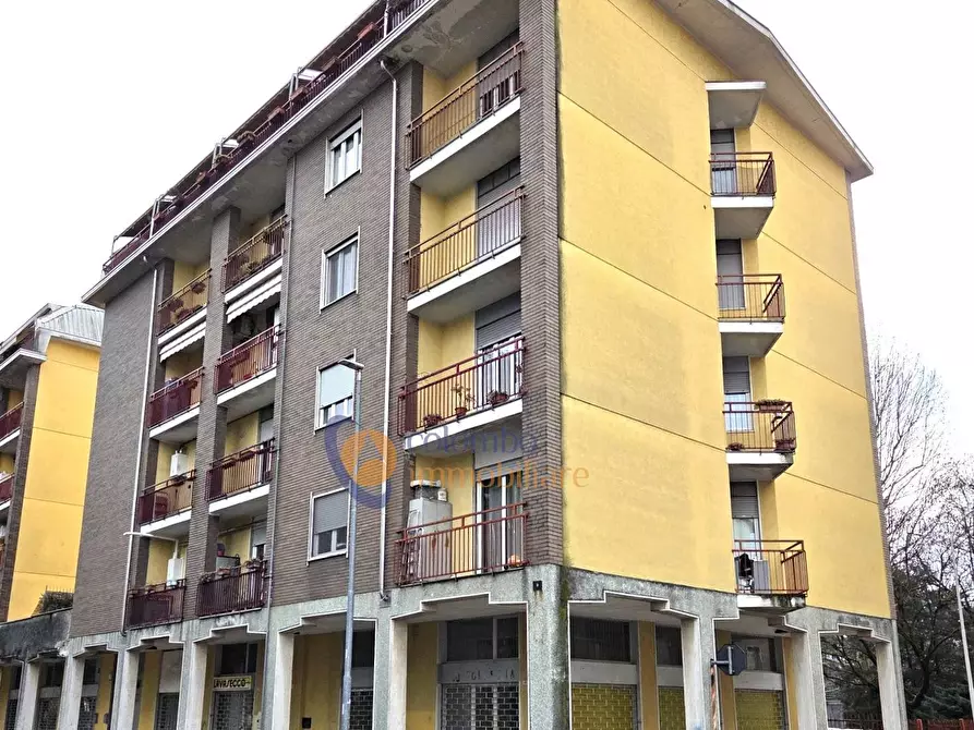 Immagine 5 di Negozio in vendita  in viale Giotto 11 a Busto Arsizio