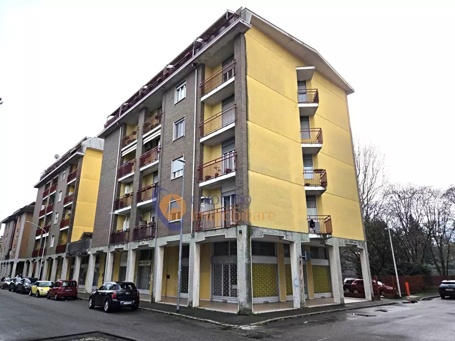 Immagine 6 di Negozio in vendita  in viale Giotto 11 a Busto Arsizio
