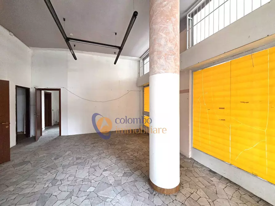 Immagine 8 di Negozio in vendita  in viale Giotto 11 a Busto Arsizio