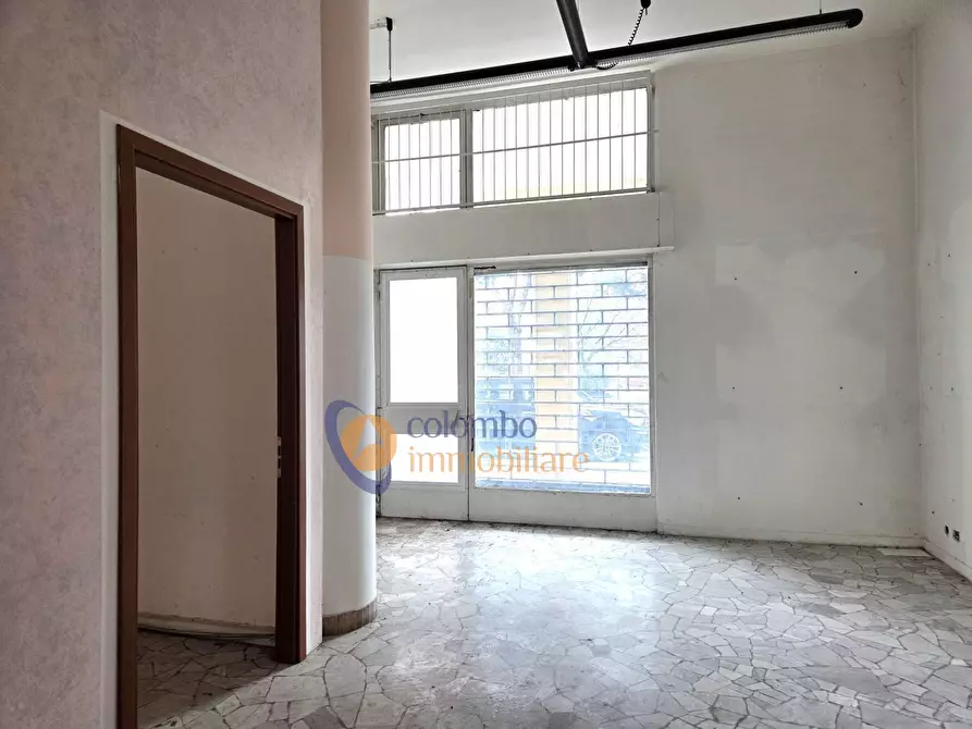Immagine 9 di Negozio in vendita  in viale Giotto 11 a Busto Arsizio