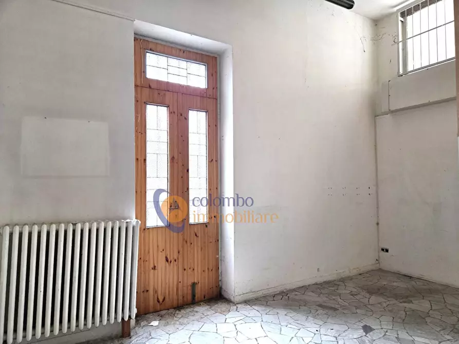 Immagine 11 di Negozio in vendita  in viale Giotto 11 a Busto Arsizio