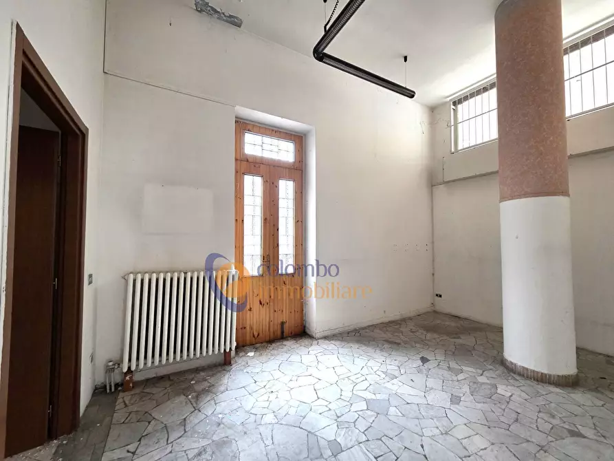 Immagine 12 di Negozio in vendita  in viale Giotto 11 a Busto Arsizio