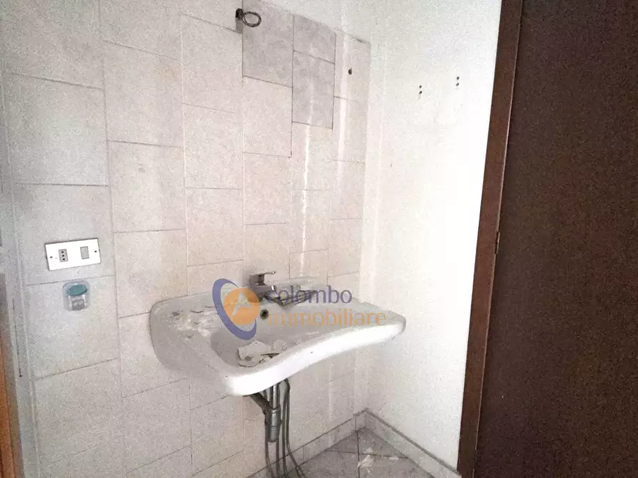 Immagine 13 di Negozio in vendita  in viale Giotto 11 a Busto Arsizio