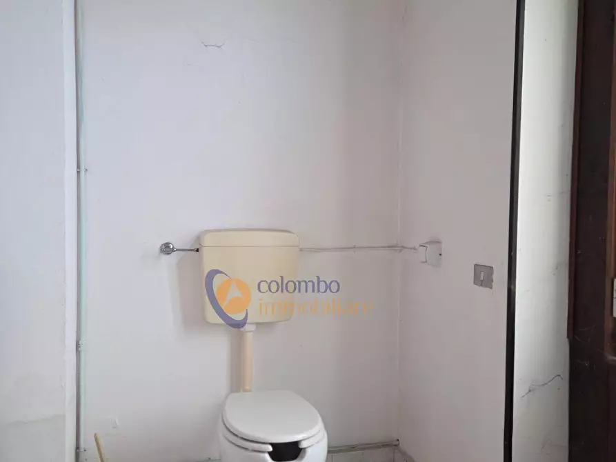 Immagine 14 di Negozio in vendita  in viale Giotto 11 a Busto Arsizio
