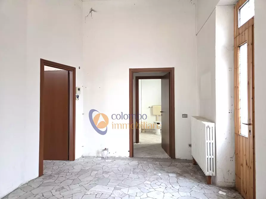 Immagine 16 di Negozio in vendita  in viale Giotto 11 a Busto Arsizio