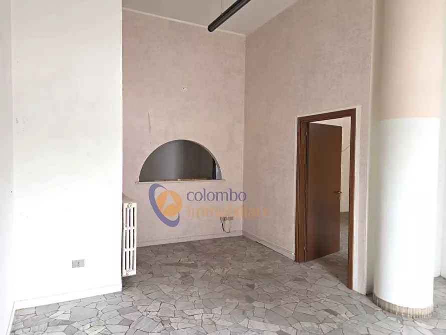 Immagine 18 di Negozio in vendita  in viale Giotto 11 a Busto Arsizio