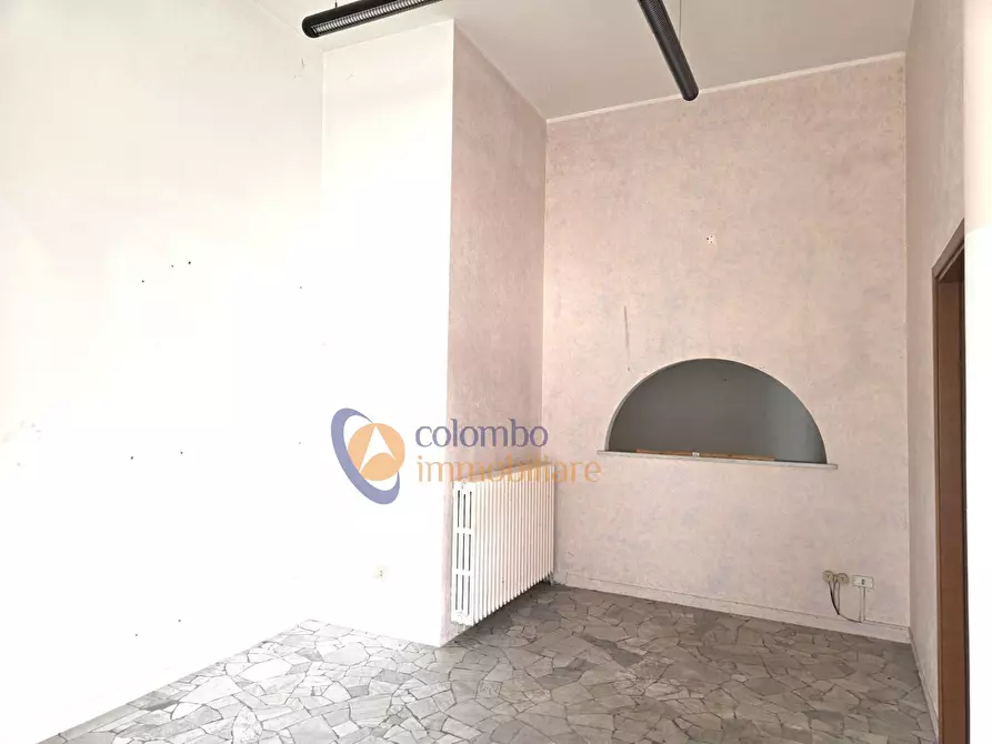 Immagine 19 di Negozio in vendita  in viale Giotto 11 a Busto Arsizio