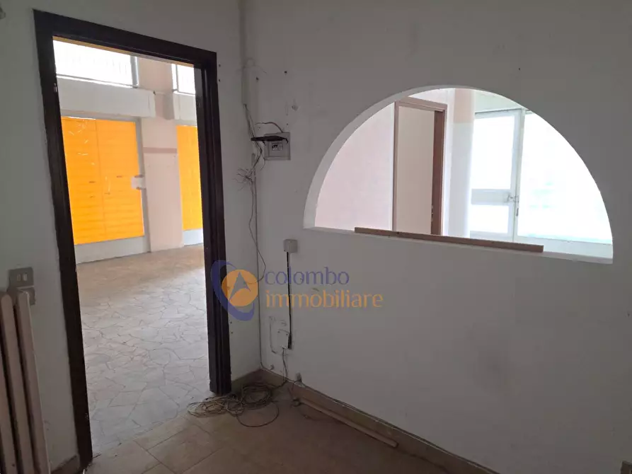 Immagine 21 di Negozio in vendita  in viale Giotto 11 a Busto Arsizio