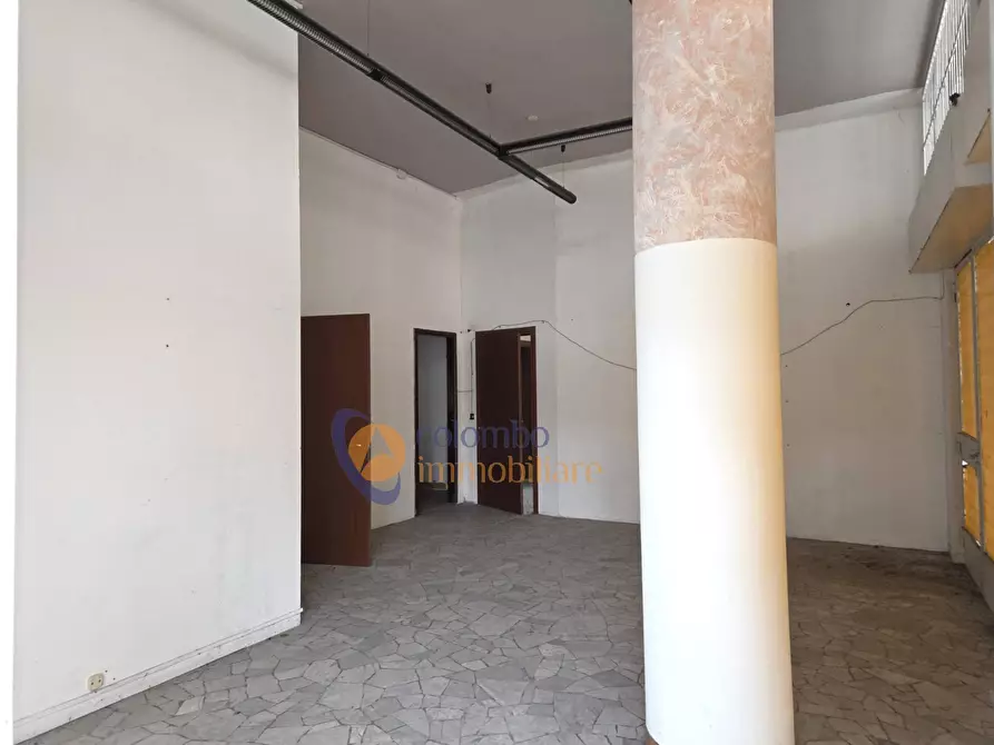 Immagine 22 di Negozio in vendita  in viale Giotto 11 a Busto Arsizio